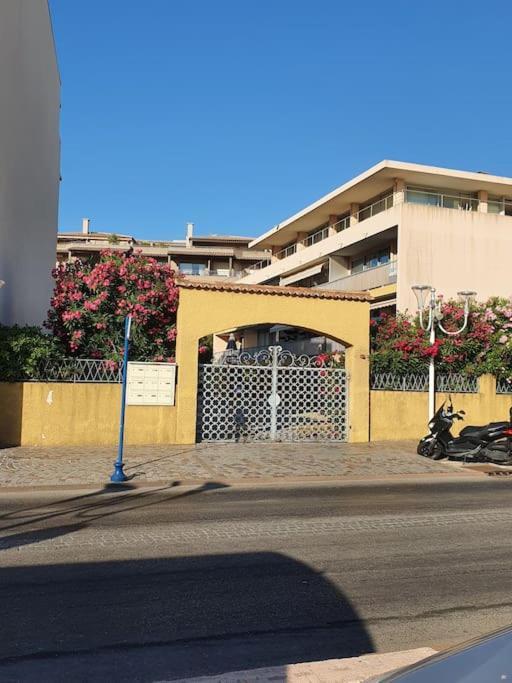 Spacious Marina & See View Appartment Cavalaire-sur-Mer Exterior photo